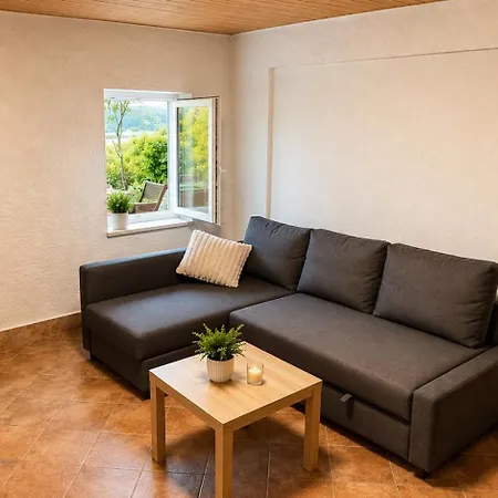 Private Vineyard House Banjol