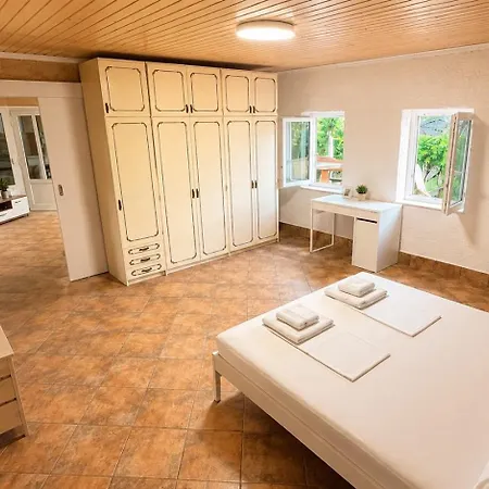 Private Vineyard House Holiday home Banjol