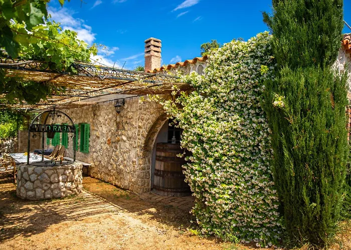 Private Vineyard House